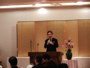 写真：津地域手をつなぐ親の会「新春初笑い会」挨拶