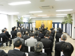 写真：一般財団法人日本モーターボート競走会　津支部選手宿舎竣工式 挨拶