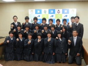 写真：津商業高等学校 女子ソフトボール部