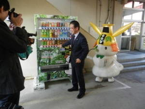 写真：「緑の貯金箱」お披露目式2