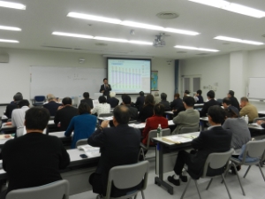 写真：市町村議会議員研修　講義「津市における行財政改革の取り組み」