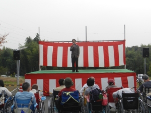 写真：聖マッテヤ心豊苑、聖マッテヤ子供の家「ふれあいフェスティバル」挨拶