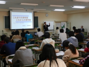 写真：三重短期大学「自治体行政特論」 講話