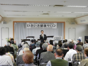 写真：育生地区民生委員児童委員協議会主催　平成25年度「いきいき健康サロン」 挨拶