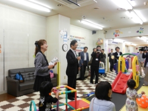 写真：大門にこにこ広場オープニングイベント 挨拶