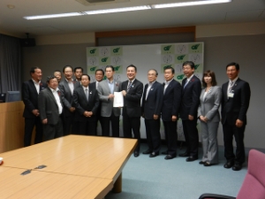 写真：三重県社会基盤整備協会による三重県知事への要望活動