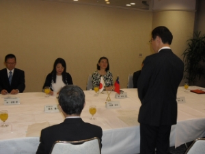 写真：台湾交通部観光局　蔡明玲主任秘書ほかとの懇談