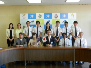 写真：三重県立久居高等学校　姉妹校からの交換留学生来訪