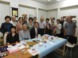 写真：みえ長寿津連絡会「第2回趣味の作品展」 鑑賞