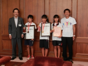 写真:陸上競技チーム「一志Beast(ビースト)」 選手来訪