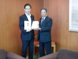 写真:株式会社前川農産 前川正次代表取締役と