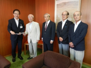 写真：小林賢司会長、今井確也会長、駒田周訓会長、今井幹雄会長と