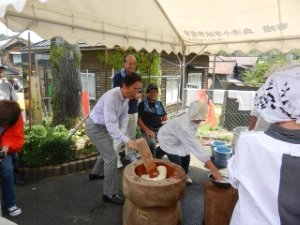 写真：伊勢本街道奥津宿の陣 激励
