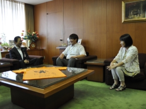 写真:津レスリング協会 吉田栄利会長 来訪