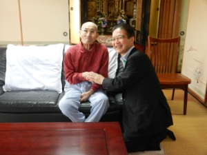 写真:高橋竹三郎さんと