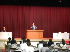 写真:アール・ブリュットのエスプリと街なかワークショップの試み キックオフイベント 挨拶