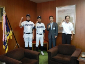 写真:伊勢志摩ボーイズ全国大会出場選手 来訪