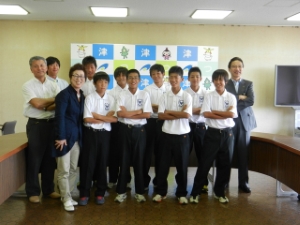 写真:一志中学校サッカー部 ドイツブンデスリーグへの短期留学選手 来訪