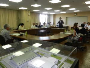 写真:津市屋内総合スポーツ施設設計検討委員会 挨拶