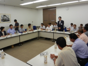 写真:「津の農を考える会」との懇談会1