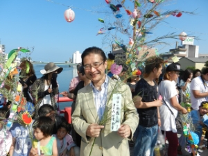 写真:つ七夕笹流し1