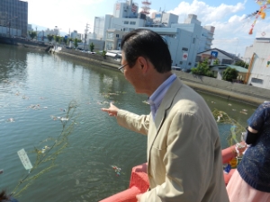 写真:つ七夕笹流し2