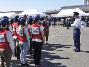 写真：学生機能別団員の皆さんと