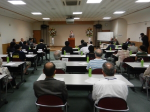 写真：ポルタひさい管理組合 大規模修繕工事完成竣工式 挨拶