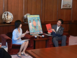 写真：映画「サンゴレンジャー」企画・プロデューサー西 初恵さん来訪1