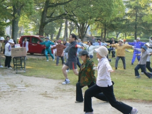 写真：養正地区ラジオ体操10周年記念式典 体操