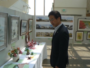 写真：ミニ文化作品展 鑑賞