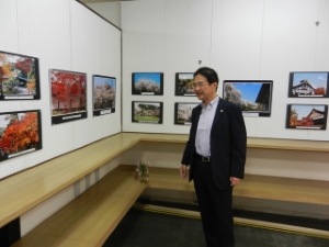 写真:西山光正さん「京都の名刹・古刹彩り風景写真展」 鑑賞