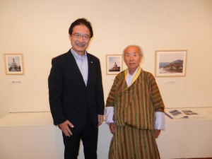 写真:荒木建次さん「ブータン写真展」 鑑賞