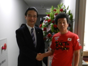 写真:間寛平さんと