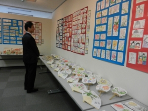 写真:第6回楽しい絵手紙展 鑑賞1