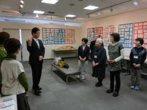 写真:第6回楽しい絵手紙展 鑑賞2