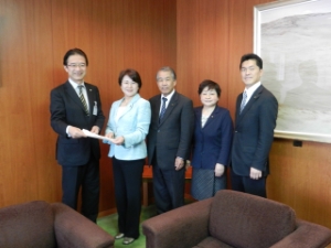 写真:公明党議員団 感染拡大する風疹対策についての要望