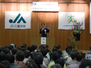 写真：第12回JA三重中央女性組織連絡協議会総会、第15回助け合い組織「かざぐるまの会」総会 挨拶