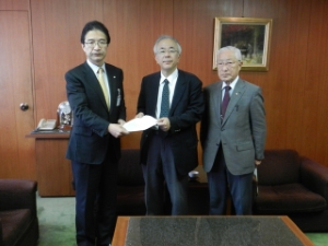 写真：津市住居表示審議会答申