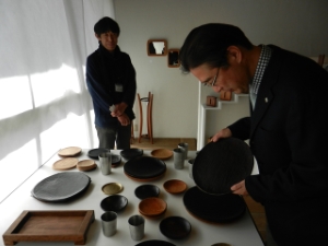 写真：手仕事の工房展　椅子　鑑賞2