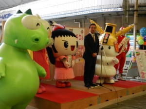 写真:津・大門のおひなさん、津ぅキャラひなまつり