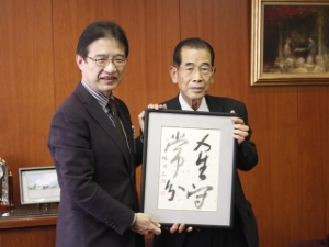 写真:三重県書道連盟理事 木平桂洞様来訪