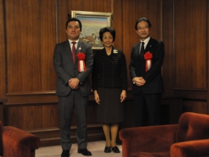 写真:細川佳代子様、鈴木英敬知事来訪2