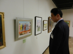 写真：津のまちを描く展鑑賞