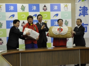 写真：第6回美し国三重市町対抗駅伝　津市代表チーム激励会2