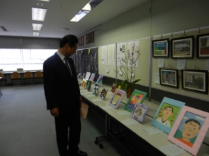 写真：第21回　国児学園の子どもたち展鑑賞