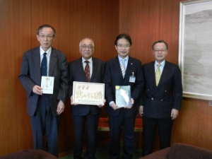 写真：まちづくりNPOげんき宮城研究所　門間光紀事務局長、高橋昌典代表来訪