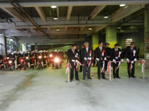 写真：津中央郵便局 平成25年用年賀郵便元旦配達出発式1