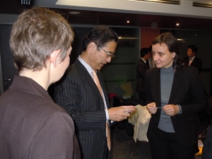 写真：協力協定締結後のレセプション