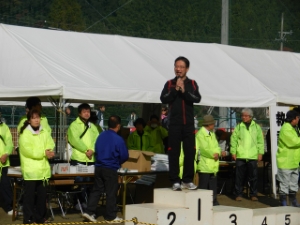 写真：第15回ひさい榊原温泉マラソン開会式 挨拶